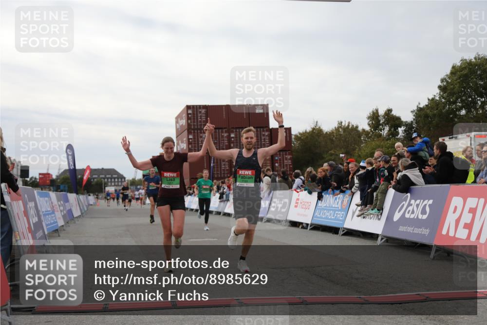 03.10.2025 - Köhlbrandbrückenlauf Yannick Fuchs http://msf.ph/oto/8985629 03.10.2025 15:57:55 Ziel 7051, 7087, 7127, 7131, 7570, 7577, 9438 meine-sportfotos.de
