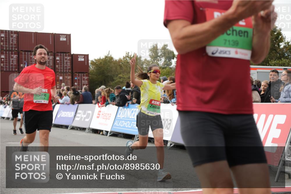 03.10.2025 - Köhlbrandbrückenlauf Yannick Fuchs http://msf.ph/oto/8985630 03.10.2025 16:10:21 Ziel 7139, 7217, 7304, 7421, 7648, 8097, 8932, 9542 meine-sportfotos.de