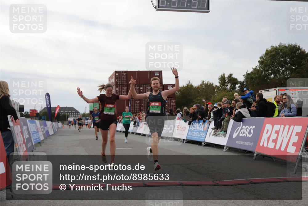 03.10.2025 - Köhlbrandbrückenlauf Yannick Fuchs http://msf.ph/oto/8985633 03.10.2025 15:57:55 Ziel 7051, 7087, 7127, 7131, 7570, 7577, 9438 meine-sportfotos.de