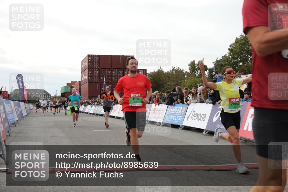 03.10.2025 - Köhlbrandbrückenlauf Yannick Fuchs http://msf.ph/oto/8985639 03.10.2025 16:10:22 Ziel 7139, 7217, 7304, 7384, 7385, 7421, 7648, 8097, 9542 meine-sportfotos.de