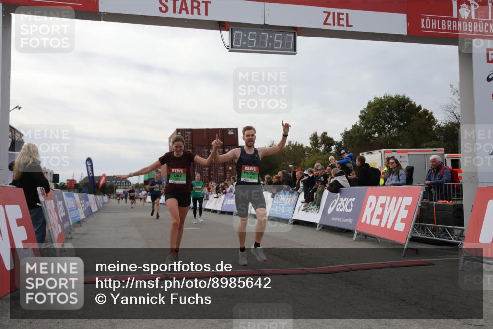03.10.2025 - Köhlbrandbrückenlauf Yannick Fuchs http://msf.ph/oto/8985642 03.10.2025 15:57:56 Ziel 7029, 7051, 7087, 7127, 7131, 7577, 9438 meine-sportfotos.de