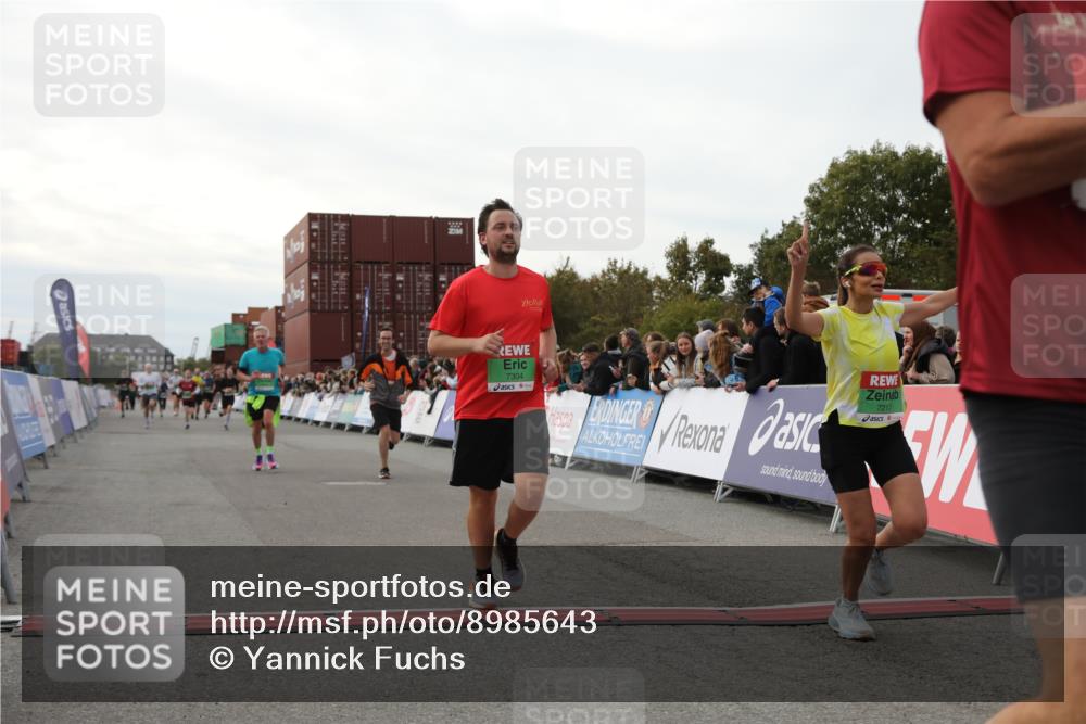 03.10.2025 - Köhlbrandbrückenlauf Yannick Fuchs http://msf.ph/oto/8985643 03.10.2025 16:10:22 Ziel 7139, 7217, 7304, 7384, 7385, 7421, 7648, 8097, 9542 meine-sportfotos.de