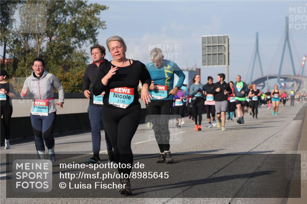 03.10.2025 - Köhlbrandbrückenlauf Luisa Fischer http://msf.ph/oto/8985645 03.10.2025 11:17:23 Position 3 3442, 3437, 3130, 3438 meine-sportfotos.de