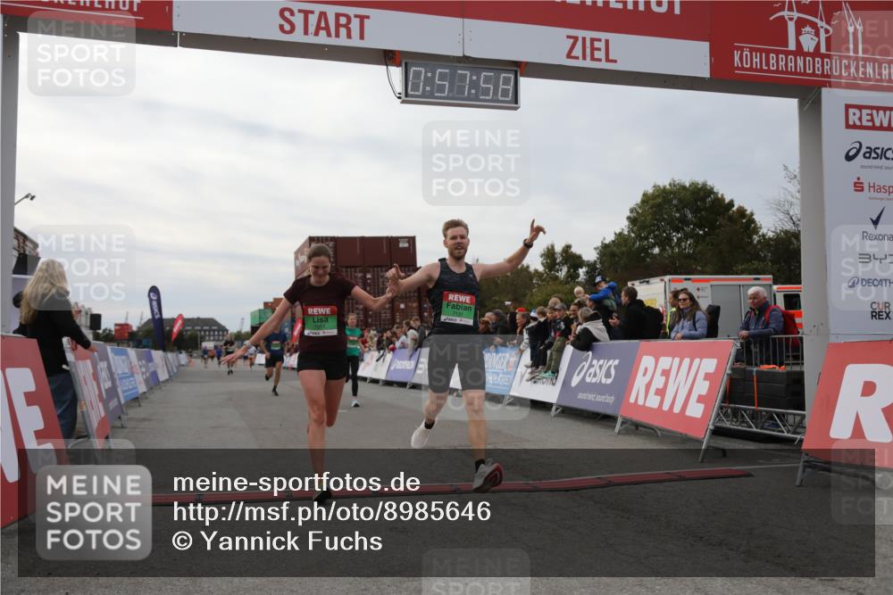 03.10.2025 - Köhlbrandbrückenlauf Yannick Fuchs http://msf.ph/oto/8985646 03.10.2025 15:57:56 Ziel 7029, 7051, 7087, 7127, 7131, 7577, 9438 meine-sportfotos.de