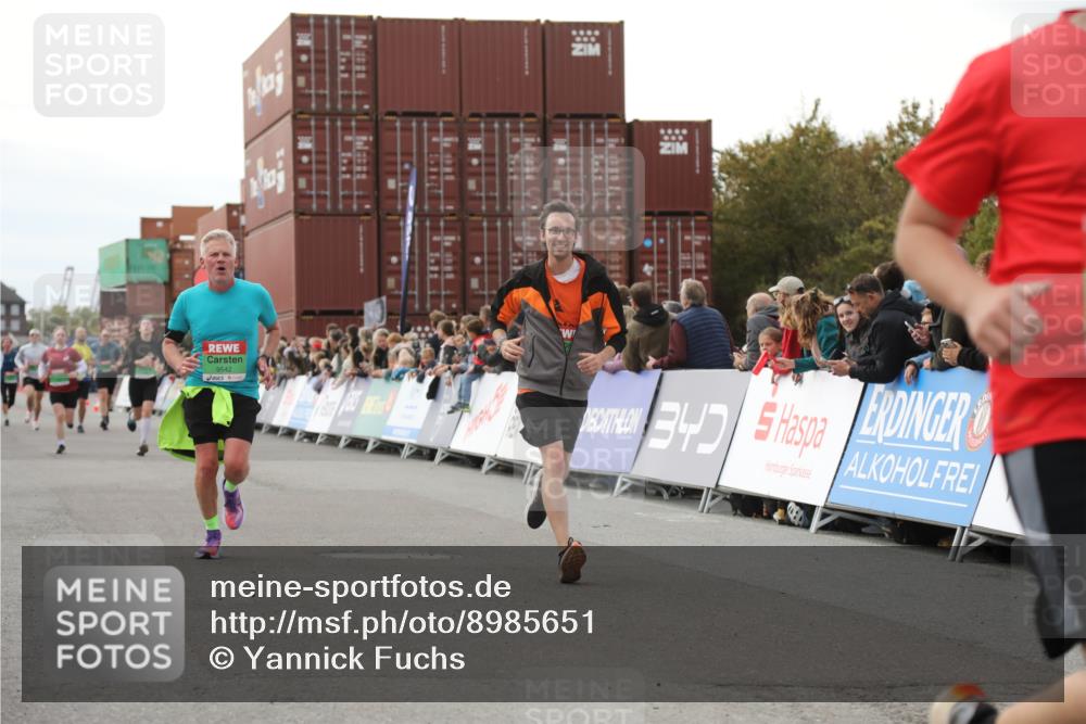 03.10.2025 - Köhlbrandbrückenlauf Yannick Fuchs http://msf.ph/oto/8985651 03.10.2025 16:10:23 Ziel 7126, 7139, 7217, 7304, 7384, 7385, 7648, 8097, 9542 meine-sportfotos.de