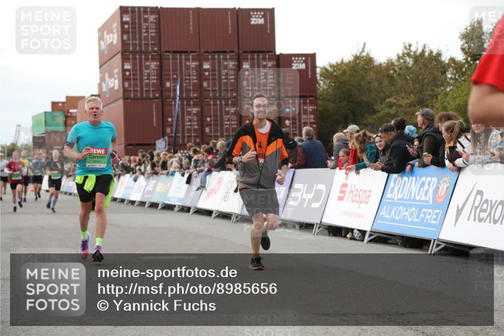 03.10.2025 - Köhlbrandbrückenlauf Yannick Fuchs http://msf.ph/oto/8985656 03.10.2025 16:10:23 Ziel 7126, 7139, 7217, 7304, 7384, 7385, 7648, 8097, 9542 meine-sportfotos.de