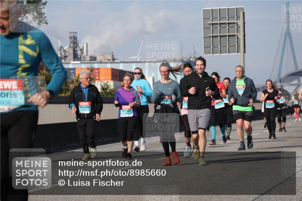 03.10.2025 - Köhlbrandbrückenlauf Luisa Fischer http://msf.ph/oto/8985660 03.10.2025 11:17:26 Position 3 3438, 3096, 3094, 311 meine-sportfotos.de