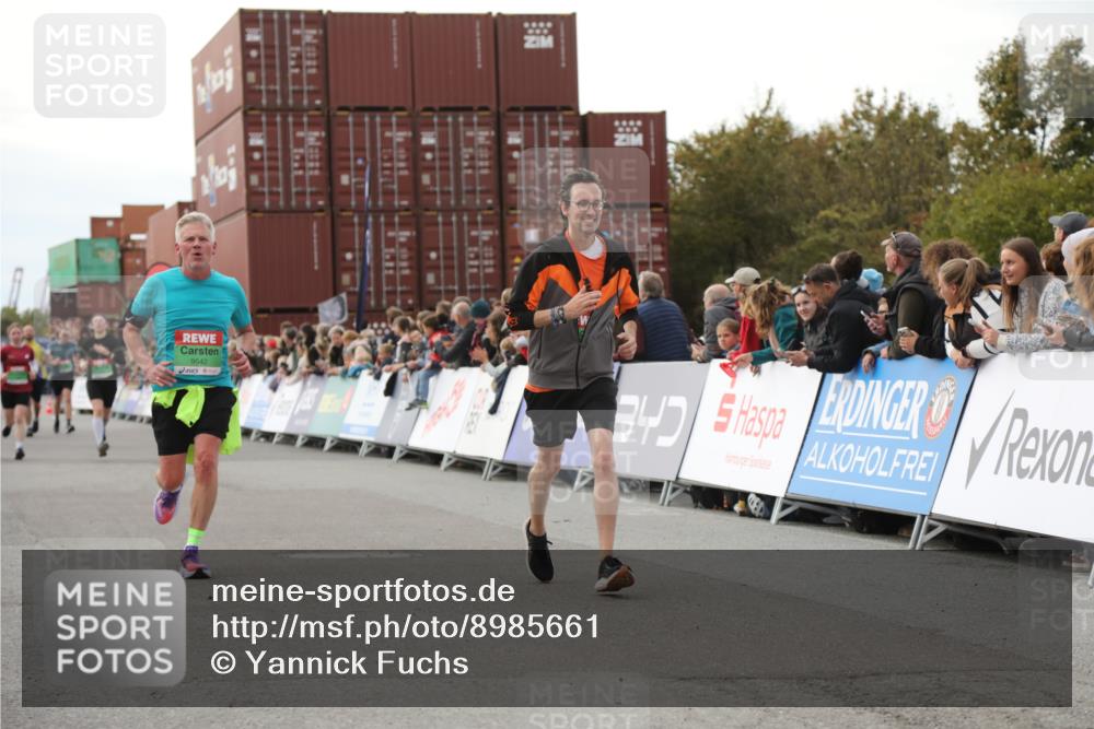 03.10.2025 - Köhlbrandbrückenlauf Yannick Fuchs http://msf.ph/oto/8985661 03.10.2025 16:10:23 Ziel 7126, 7139, 7217, 7304, 7384, 7385, 7648, 8097, 9542 meine-sportfotos.de