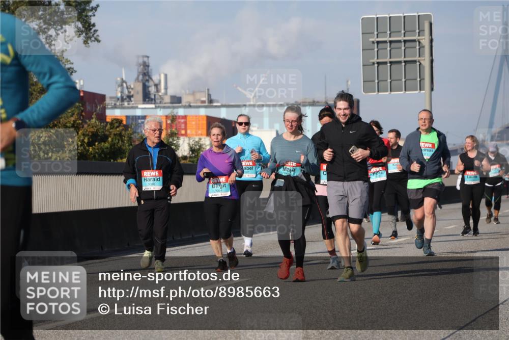03.10.2025 - Köhlbrandbrückenlauf Luisa Fischer http://msf.ph/oto/8985663 03.10.2025 11:17:26 Position 3 3096, 3094, 311 meine-sportfotos.de