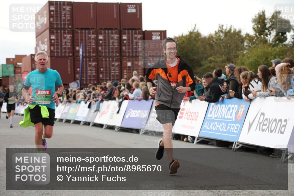 03.10.2025 - Köhlbrandbrückenlauf Yannick Fuchs http://msf.ph/oto/8985670 03.10.2025 16:10:23 Ziel 7126, 7139, 7217, 7304, 7384, 7385, 7648, 8097, 9542 meine-sportfotos.de