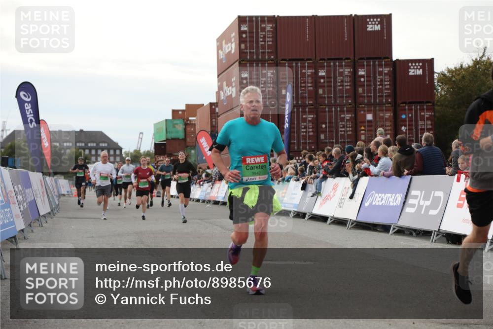 03.10.2025 - Köhlbrandbrückenlauf Yannick Fuchs http://msf.ph/oto/8985676 03.10.2025 16:10:24 Ziel 7112, 7126, 7217, 7304, 7384, 7385, 7648, 8097, 9542 meine-sportfotos.de