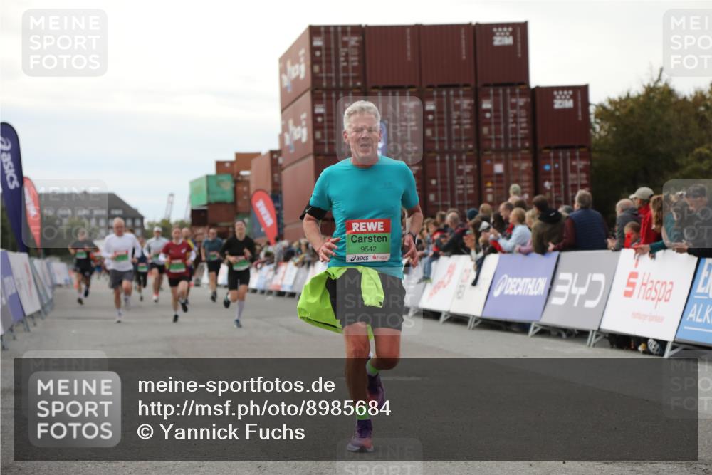 03.10.2025 - Köhlbrandbrückenlauf Yannick Fuchs http://msf.ph/oto/8985684 03.10.2025 16:10:24 Ziel 7112, 7126, 7217, 7304, 7384, 7385, 7648, 8097, 9542 meine-sportfotos.de