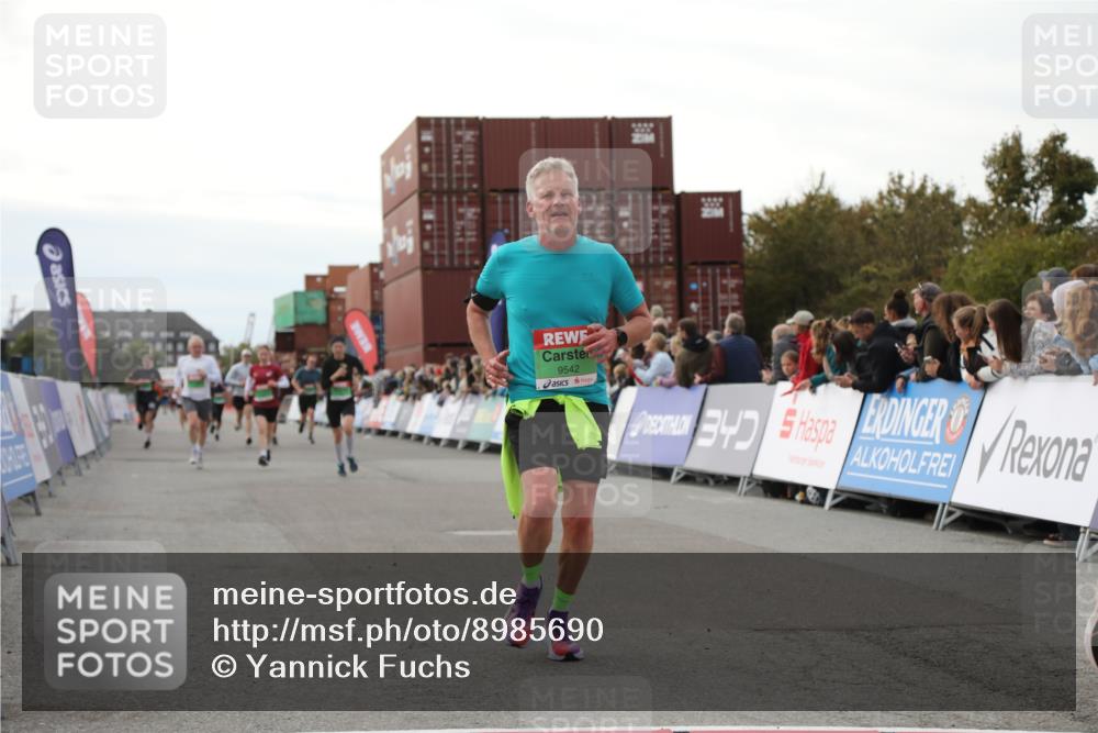 03.10.2025 - Köhlbrandbrückenlauf Yannick Fuchs http://msf.ph/oto/8985690 03.10.2025 16:10:24 Ziel 7112, 7126, 7217, 7304, 7384, 7385, 7648, 8097, 9542 meine-sportfotos.de
