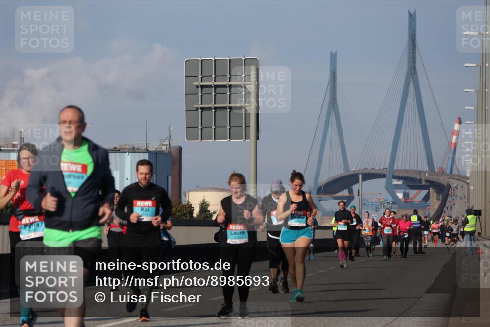 03.10.2025 - Köhlbrandbrückenlauf Luisa Fischer http://msf.ph/oto/8985693 03.10.2025 11:17:32 Position 3 2434 meine-sportfotos.de