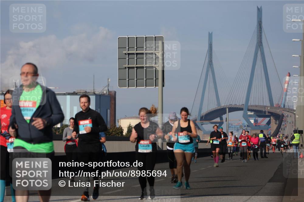 03.10.2025 - Köhlbrandbrückenlauf Luisa Fischer http://msf.ph/oto/8985694 03.10.2025 11:17:32 Position 3  meine-sportfotos.de