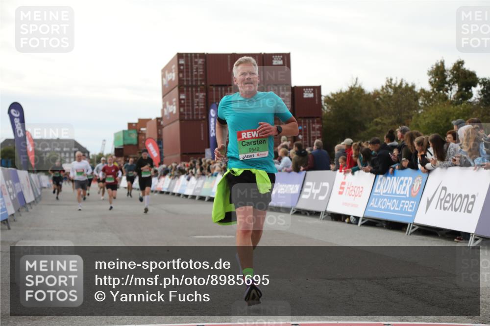 03.10.2025 - Köhlbrandbrückenlauf Yannick Fuchs http://msf.ph/oto/8985695 03.10.2025 16:10:25 Ziel 7112, 7126, 7217, 7304, 7384, 7385, 7543, 7648, 7844, 8097, 9542 meine-sportfotos.de