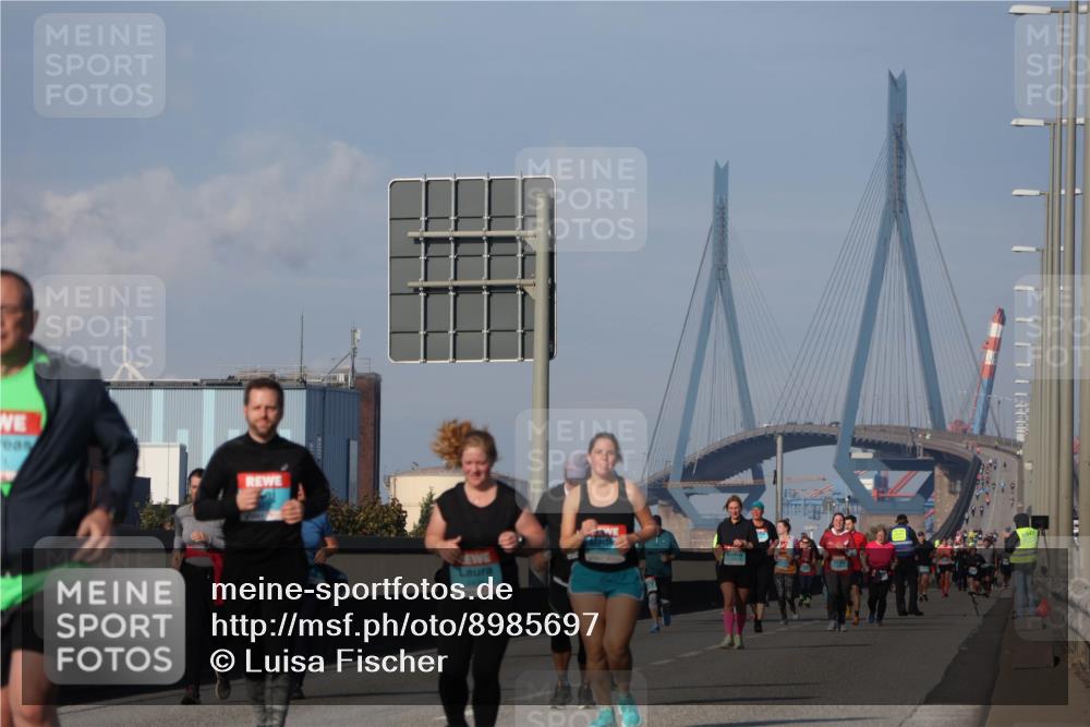 03.10.2025 - Köhlbrandbrückenlauf Luisa Fischer http://msf.ph/oto/8985697 03.10.2025 11:17:32 Position 3  meine-sportfotos.de