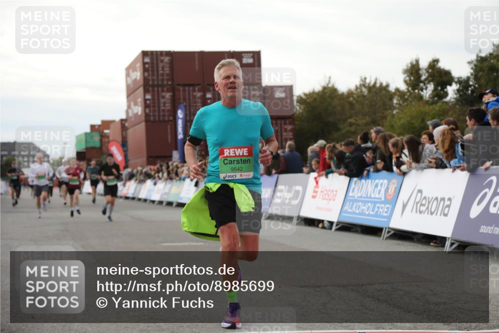 03.10.2025 - Köhlbrandbrückenlauf Yannick Fuchs http://msf.ph/oto/8985699 03.10.2025 16:10:25 Ziel 7112, 7126, 7217, 7304, 7384, 7385, 7543, 7648, 7844, 8097, 9542 meine-sportfotos.de