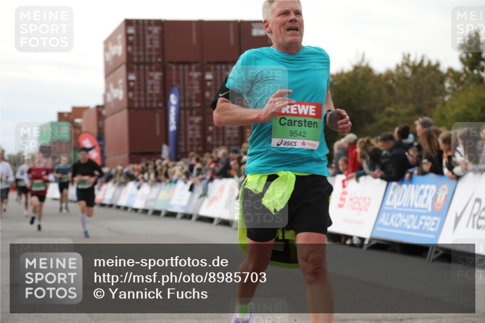 03.10.2025 - Köhlbrandbrückenlauf Yannick Fuchs http://msf.ph/oto/8985703 03.10.2025 16:10:25 Ziel 7112, 7126, 7217, 7304, 7384, 7385, 7543, 7648, 7844, 8097, 9542 meine-sportfotos.de