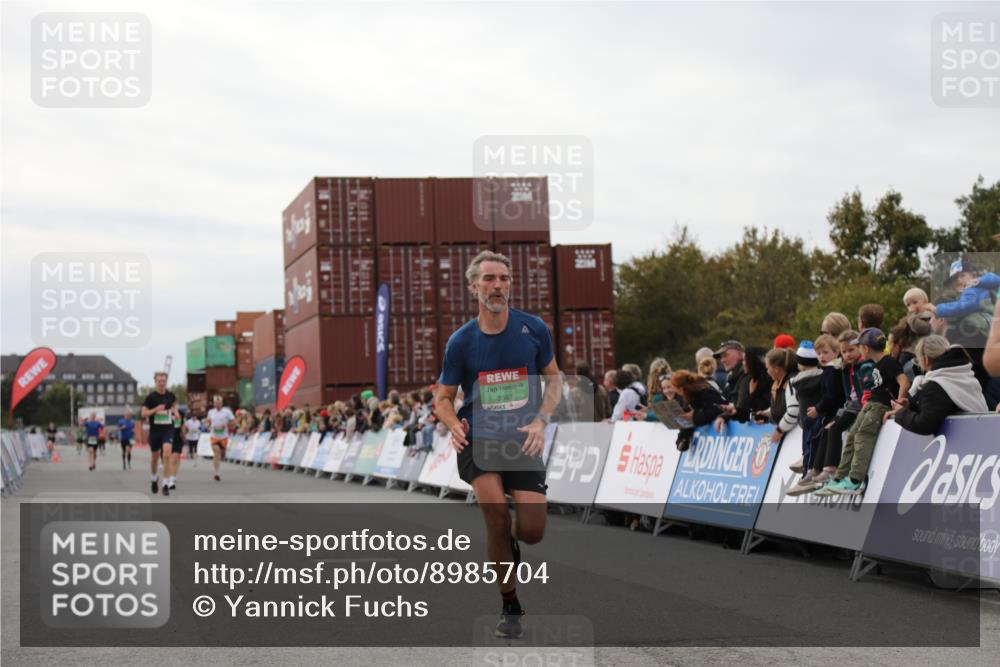 03.10.2025 - Köhlbrandbrückenlauf Yannick Fuchs http://msf.ph/oto/8985704 03.10.2025 15:57:59 Ziel 7029, 7051, 7087, 7131, 7352, 7577, 7614, 9438 meine-sportfotos.de