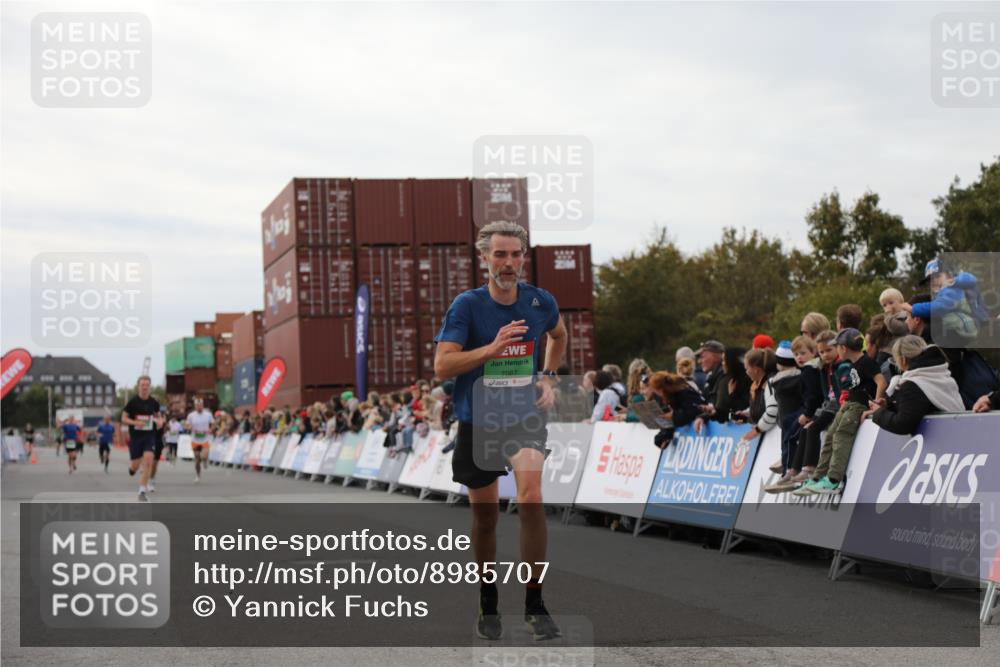 03.10.2025 - Köhlbrandbrückenlauf Yannick Fuchs http://msf.ph/oto/8985707 03.10.2025 15:57:59 Ziel 7029, 7051, 7087, 7131, 7352, 7577, 7614, 9438 meine-sportfotos.de