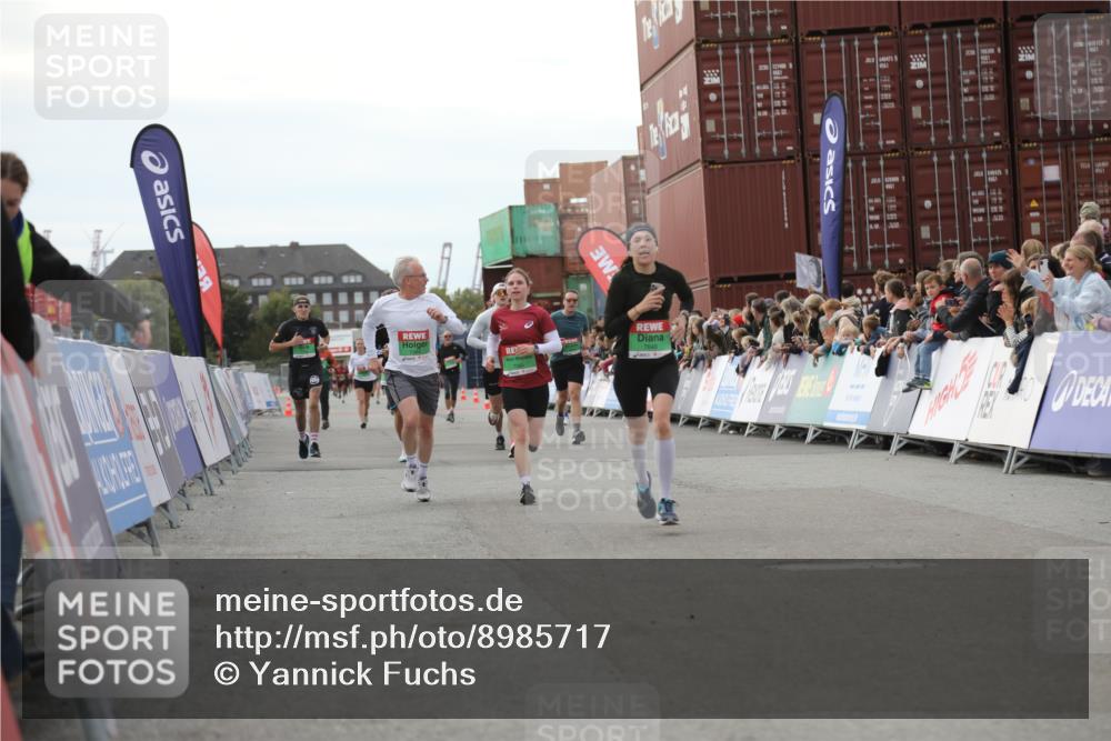 03.10.2025 - Köhlbrandbrückenlauf Yannick Fuchs http://msf.ph/oto/8985717 03.10.2025 16:10:26 Ziel 7112, 7126, 7304, 7384, 7385, 7543, 7648, 7844, 8097, 9542 meine-sportfotos.de