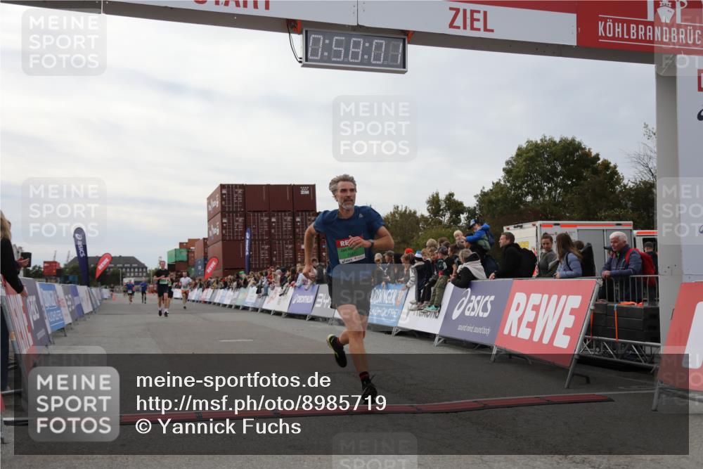 03.10.2025 - Köhlbrandbrückenlauf Yannick Fuchs http://msf.ph/oto/8985719 03.10.2025 15:57:59 Ziel 7029, 7051, 7087, 7131, 7352, 7577, 7614, 9438 meine-sportfotos.de