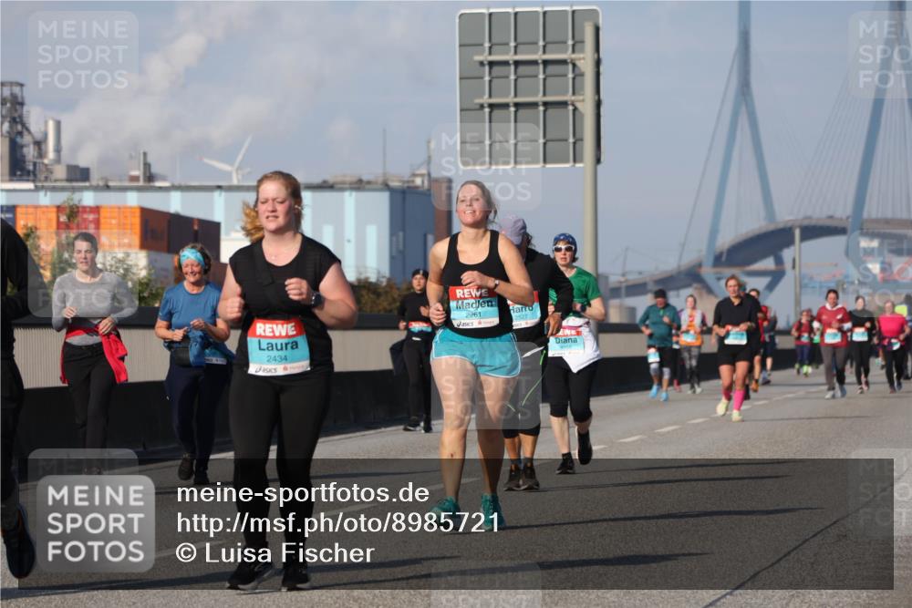 03.10.2025 - Köhlbrandbrückenlauf Luisa Fischer http://msf.ph/oto/8985721 03.10.2025 11:17:37 Position 3 2434, 2261, 2527 meine-sportfotos.de