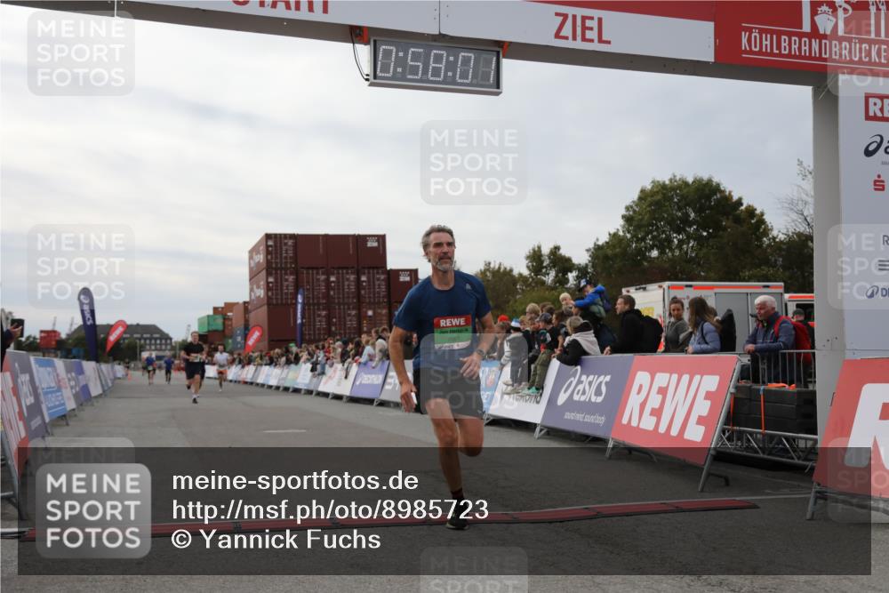 03.10.2025 - Köhlbrandbrückenlauf Yannick Fuchs http://msf.ph/oto/8985723 03.10.2025 15:57:59 Ziel 7029, 7051, 7087, 7131, 7352, 7577, 7614, 9438 meine-sportfotos.de