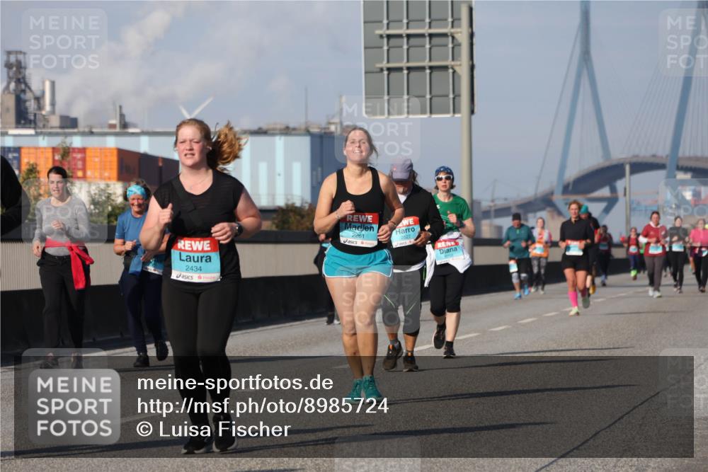 03.10.2025 - Köhlbrandbrückenlauf Luisa Fischer http://msf.ph/oto/8985724 03.10.2025 11:17:37 Position 3 2434, 2261, 2527 meine-sportfotos.de