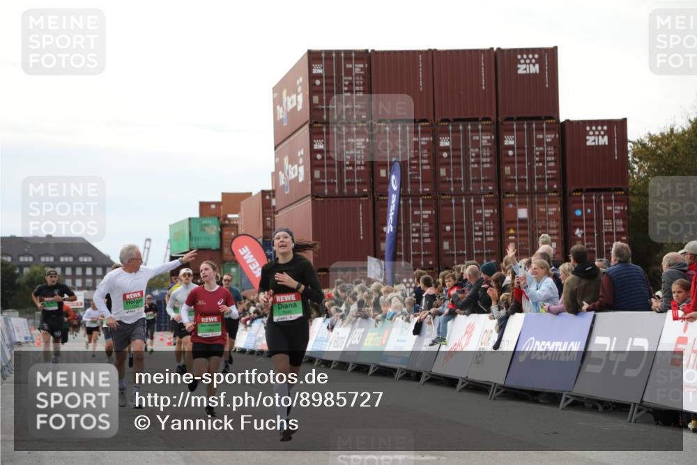 03.10.2025 - Köhlbrandbrückenlauf Yannick Fuchs http://msf.ph/oto/8985727 03.10.2025 16:10:26 Ziel 7112, 7126, 7304, 7384, 7385, 7543, 7648, 7844, 8097, 9542 meine-sportfotos.de
