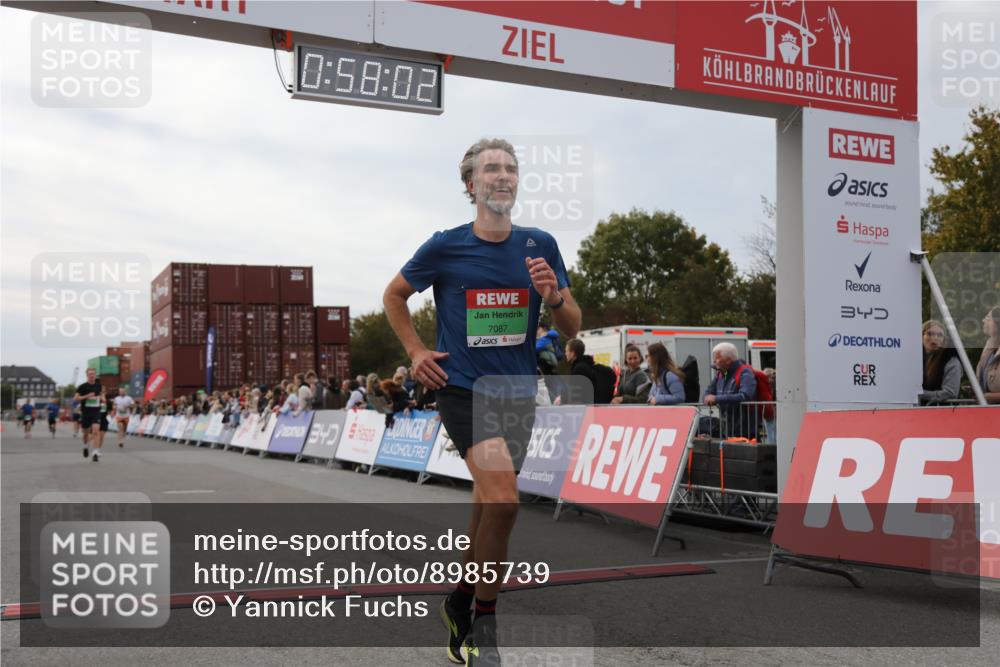 03.10.2025 - Köhlbrandbrückenlauf Yannick Fuchs http://msf.ph/oto/8985739 03.10.2025 15:58:00 Ziel 7029, 7087, 7352, 7577, 7614, 9438 meine-sportfotos.de