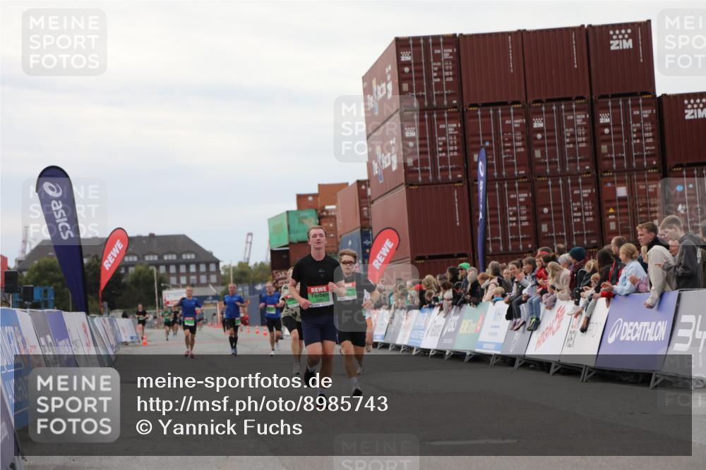 03.10.2025 - Köhlbrandbrückenlauf Yannick Fuchs http://msf.ph/oto/8985743 03.10.2025 15:58:01 Ziel 7029, 7087, 7352, 7577, 7614, 9438 meine-sportfotos.de
