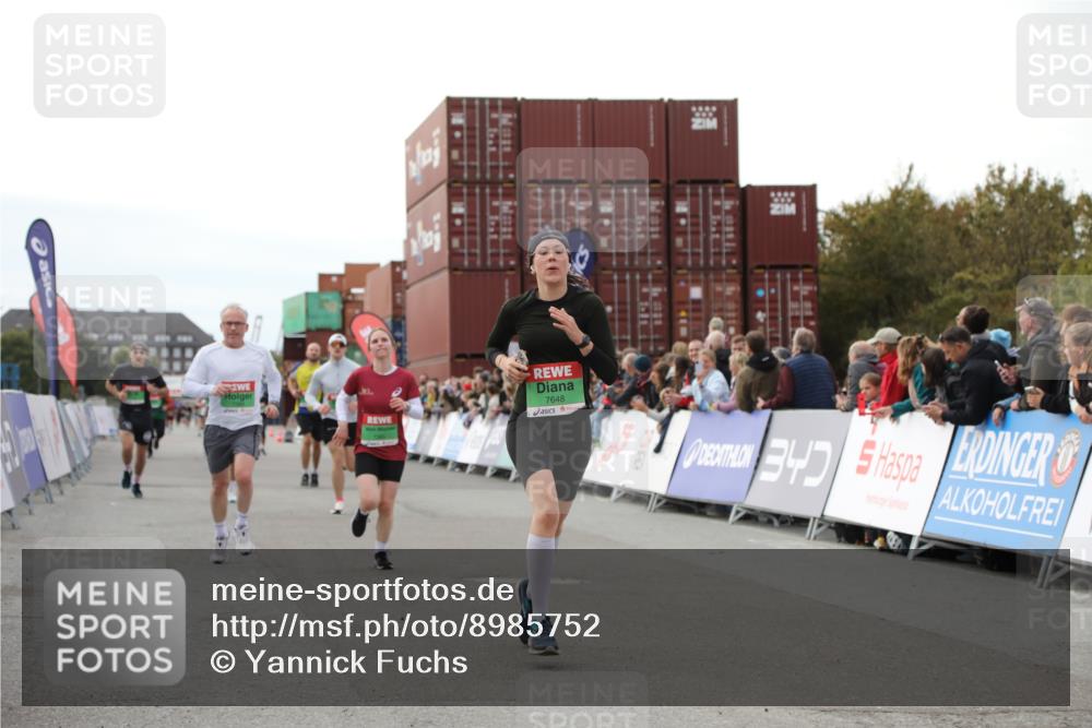03.10.2025 - Köhlbrandbrückenlauf Yannick Fuchs http://msf.ph/oto/8985752 03.10.2025 16:10:28 Ziel 7112, 7126, 7384, 7385, 7543, 7648, 7844, 8097, 8153, 8798, 9542, 9652 meine-sportfotos.de