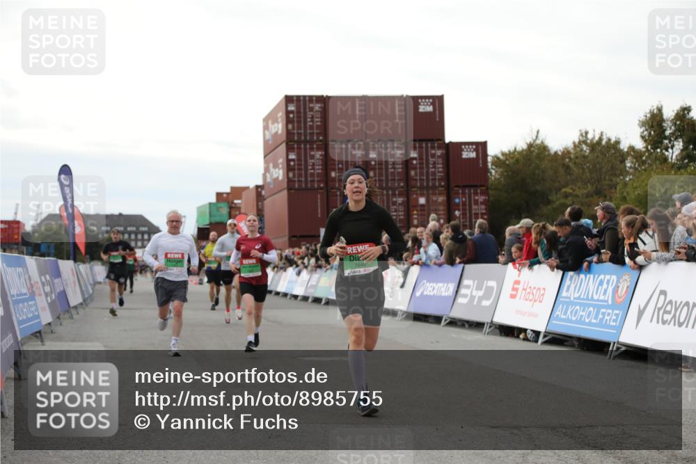 03.10.2025 - Köhlbrandbrückenlauf Yannick Fuchs http://msf.ph/oto/8985755 03.10.2025 16:10:28 Ziel 7112, 7126, 7384, 7385, 7543, 7648, 7844, 8097, 8153, 8798, 9542, 9652 meine-sportfotos.de
