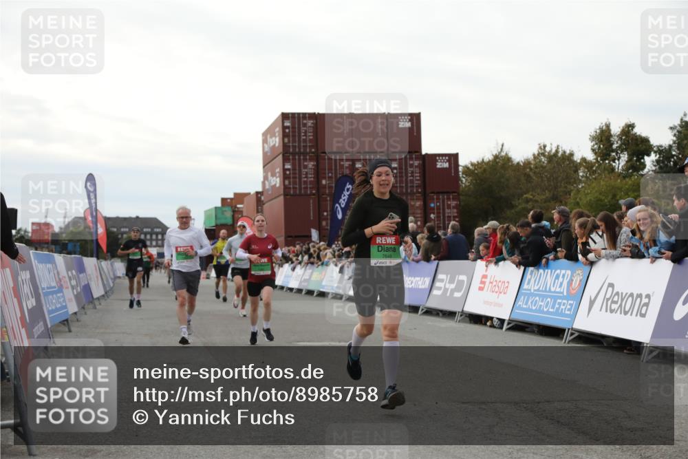 03.10.2025 - Köhlbrandbrückenlauf Yannick Fuchs http://msf.ph/oto/8985758 03.10.2025 16:10:28 Ziel 7112, 7126, 7384, 7385, 7543, 7648, 7844, 8097, 8153, 8798, 9542, 9652 meine-sportfotos.de
