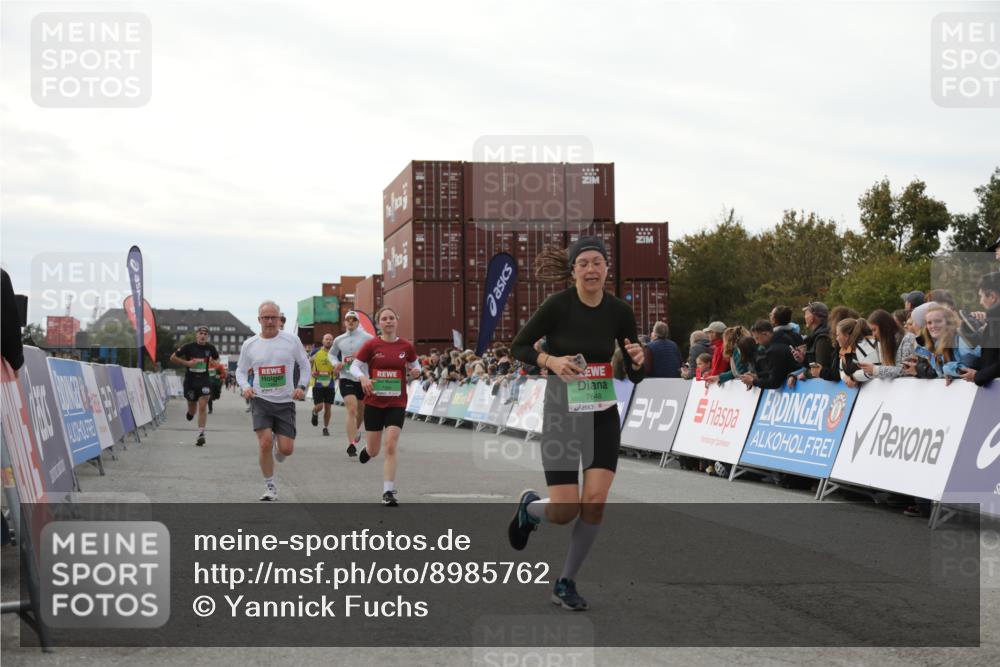 03.10.2025 - Köhlbrandbrückenlauf Yannick Fuchs http://msf.ph/oto/8985762 03.10.2025 16:10:28 Ziel 7112, 7126, 7384, 7385, 7543, 7648, 7844, 8097, 8153, 8798, 9542, 9652 meine-sportfotos.de