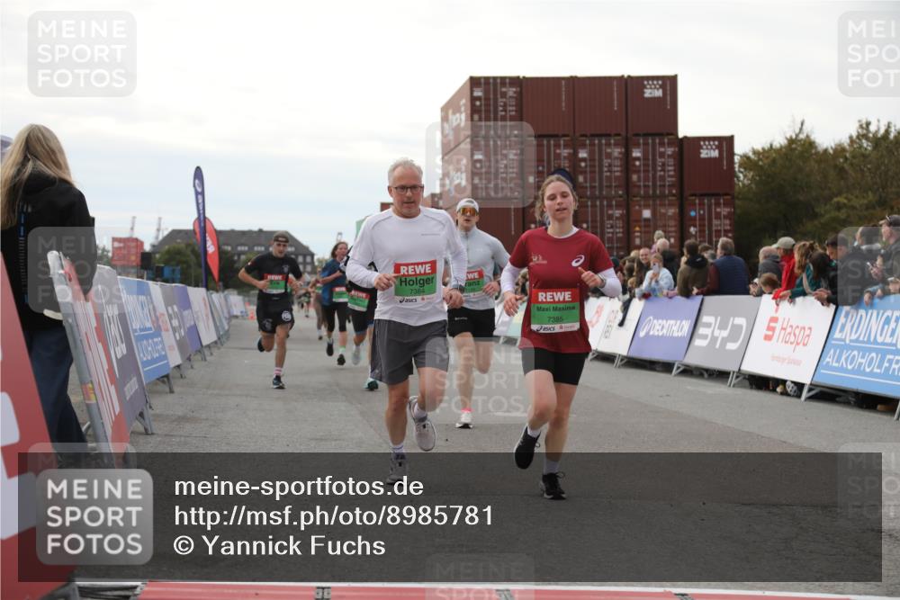 03.10.2025 - Köhlbrandbrückenlauf Yannick Fuchs http://msf.ph/oto/8985781 03.10.2025 16:10:30 Ziel 7112, 7126, 7384, 7385, 7543, 7552, 7562, 7648, 7844, 8153, 8798, 8950, 9652 meine-sportfotos.de