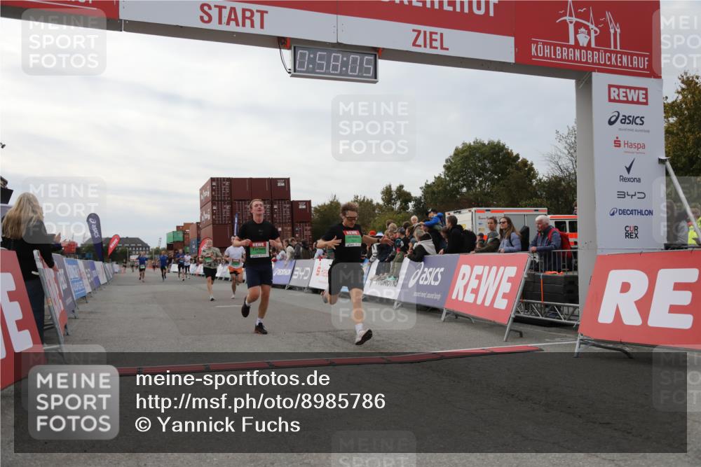 03.10.2025 - Köhlbrandbrückenlauf Yannick Fuchs http://msf.ph/oto/8985786 03.10.2025 15:58:04 Ziel 7029, 7352, 7577, 7614, 8761, 9223, 9224, 9227 meine-sportfotos.de