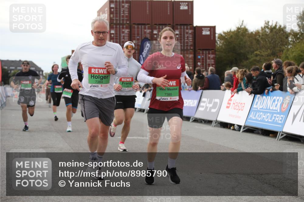 03.10.2025 - Köhlbrandbrückenlauf Yannick Fuchs http://msf.ph/oto/8985790 03.10.2025 16:10:30 Ziel 7112, 7126, 7384, 7385, 7543, 7552, 7562, 7648, 7844, 8153, 8798, 8950, 9652 meine-sportfotos.de