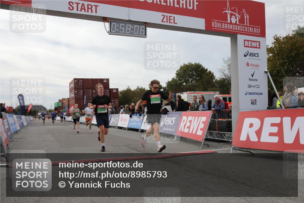 03.10.2025 - Köhlbrandbrückenlauf Yannick Fuchs http://msf.ph/oto/8985793 03.10.2025 15:58:04 Ziel 7029, 7352, 7577, 7614, 8761, 9223, 9224, 9227 meine-sportfotos.de