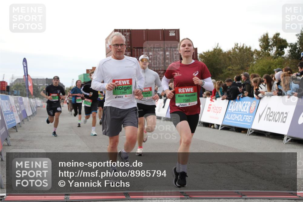 03.10.2025 - Köhlbrandbrückenlauf Yannick Fuchs http://msf.ph/oto/8985794 03.10.2025 16:10:30 Ziel 7112, 7126, 7384, 7385, 7543, 7552, 7562, 7648, 7844, 8153, 8798, 8950, 9652 meine-sportfotos.de