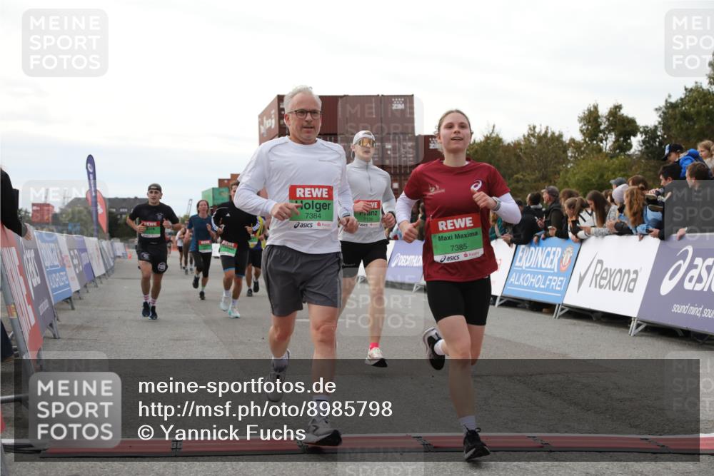 03.10.2025 - Köhlbrandbrückenlauf Yannick Fuchs http://msf.ph/oto/8985798 03.10.2025 16:10:31 Ziel 7112, 7126, 7384, 7385, 7543, 7552, 7562, 7648, 7844, 8153, 8798, 8950, 9652 meine-sportfotos.de