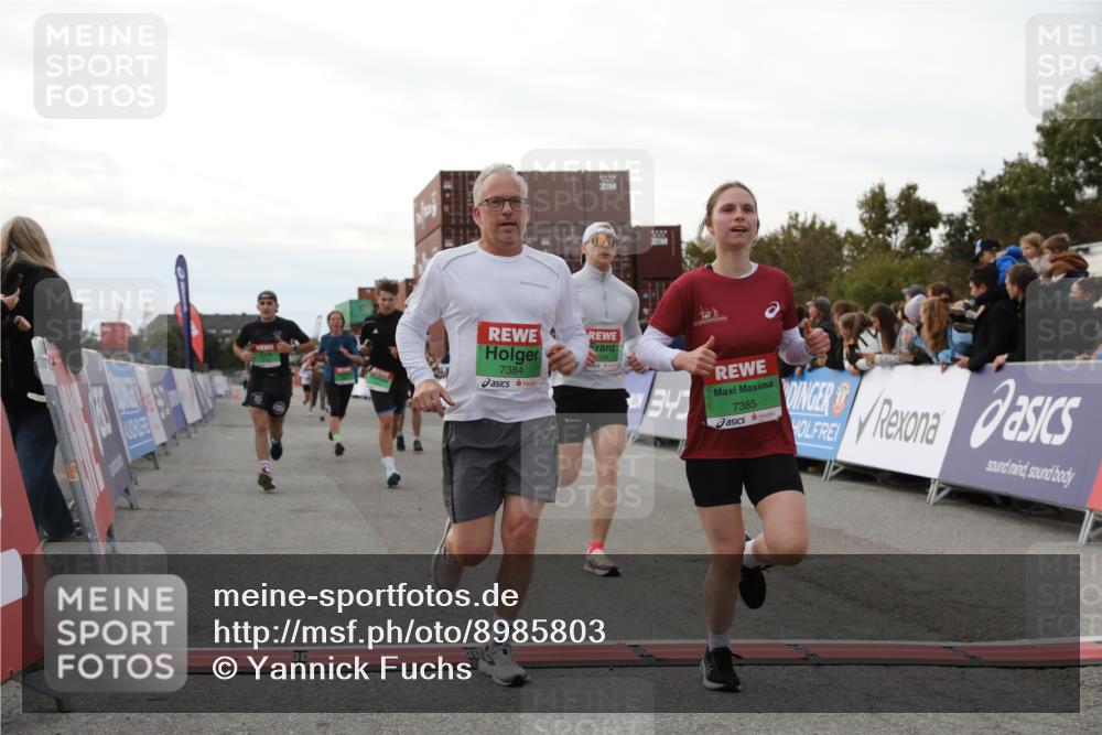 03.10.2025 - Köhlbrandbrückenlauf Yannick Fuchs http://msf.ph/oto/8985803 03.10.2025 16:10:31 Ziel 7112, 7126, 7384, 7385, 7543, 7552, 7562, 7648, 7844, 8153, 8798, 8950, 9652 meine-sportfotos.de