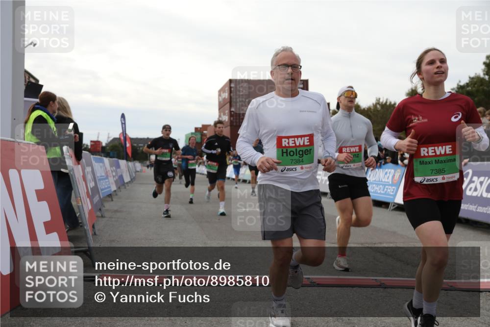 03.10.2025 - Köhlbrandbrückenlauf Yannick Fuchs http://msf.ph/oto/8985810 03.10.2025 16:10:31 Ziel 7112, 7126, 7384, 7385, 7543, 7552, 7562, 7648, 7844, 8153, 8798, 8950, 9652 meine-sportfotos.de
