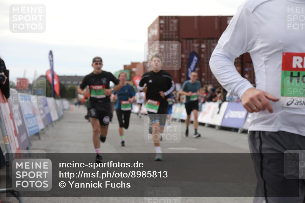 03.10.2025 - Köhlbrandbrückenlauf Yannick Fuchs http://msf.ph/oto/8985813 03.10.2025 16:10:32 Ziel 7112, 7126, 7384, 7385, 7534, 7543, 7552, 7562, 7648, 7844, 8153, 8798, 8950, 9652 meine-sportfotos.de