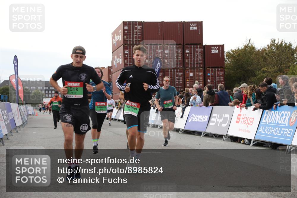 03.10.2025 - Köhlbrandbrückenlauf Yannick Fuchs http://msf.ph/oto/8985824 03.10.2025 16:10:32 Ziel 7112, 7126, 7384, 7385, 7534, 7543, 7552, 7562, 7648, 7844, 8153, 8798, 8950, 9652 meine-sportfotos.de