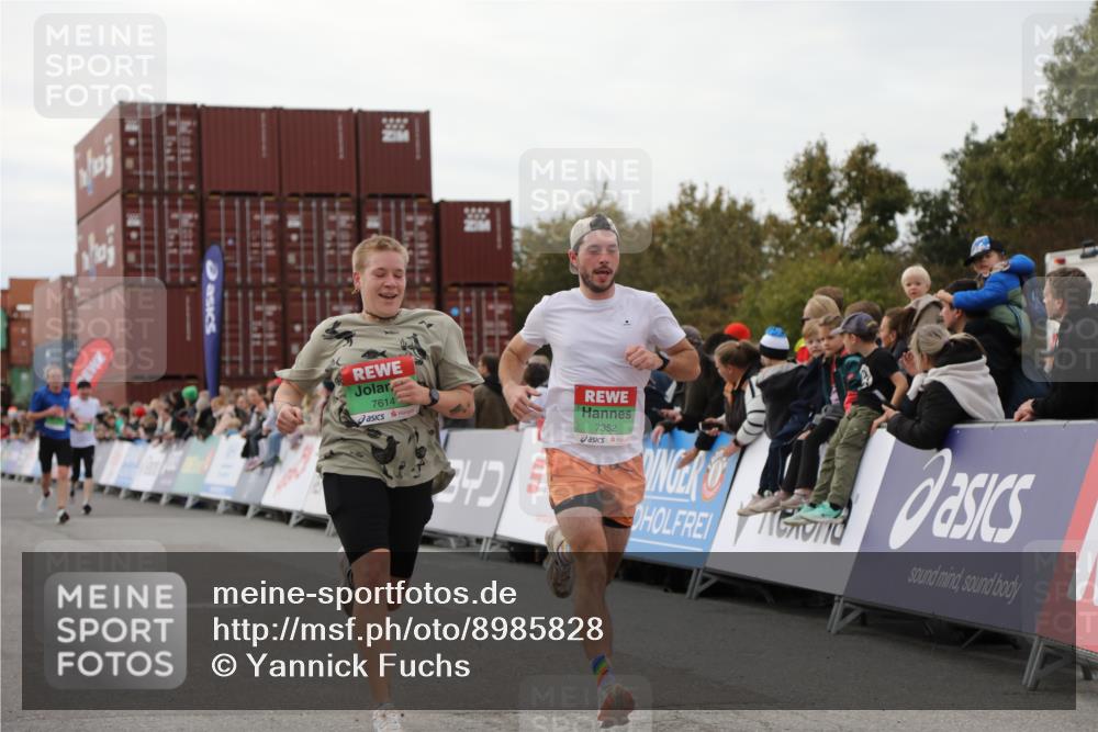 03.10.2025 - Köhlbrandbrückenlauf Yannick Fuchs http://msf.ph/oto/8985828 03.10.2025 15:58:06 Ziel 7029, 7352, 7577, 7614, 8761, 9223, 9224, 9227 meine-sportfotos.de