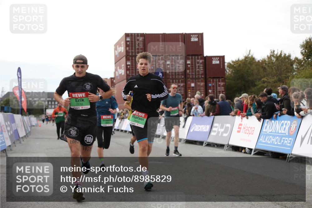 03.10.2025 - Köhlbrandbrückenlauf Yannick Fuchs http://msf.ph/oto/8985829 03.10.2025 16:10:32 Ziel 7112, 7126, 7384, 7385, 7534, 7543, 7552, 7562, 7648, 7844, 8153, 8798, 8950, 9652 meine-sportfotos.de