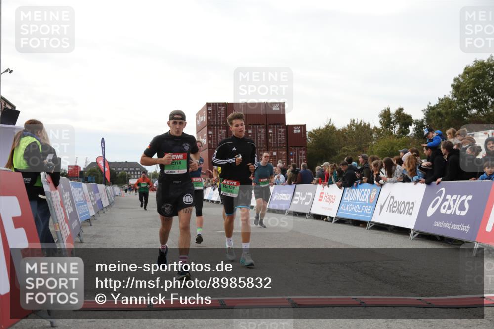 03.10.2025 - Köhlbrandbrückenlauf Yannick Fuchs http://msf.ph/oto/8985832 03.10.2025 16:10:33 Ziel 7112, 7126, 7384, 7385, 7534, 7543, 7549, 7552, 7562, 7844, 8153, 8798, 8950, 9652 meine-sportfotos.de